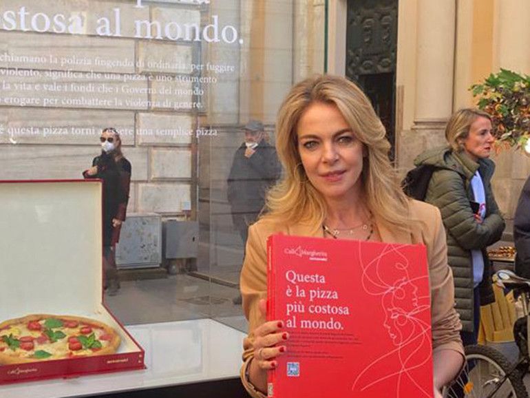 Violenza donne, Claudia Gerini: "Una pizza può servire a salvarsi la vita"