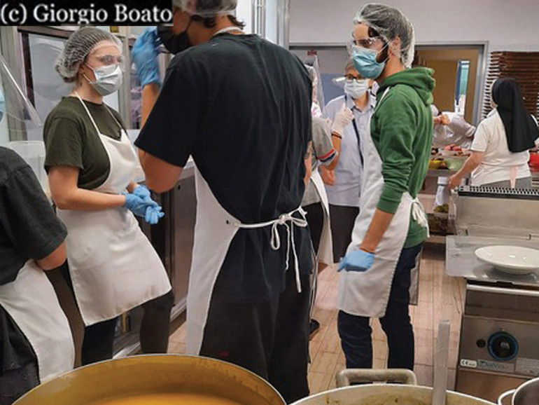 Volontario alle Cucine popolari di Padova ora è tirocinante come studente di Scienze dell’educazione. Un mondo di pregiudizi da sfatare