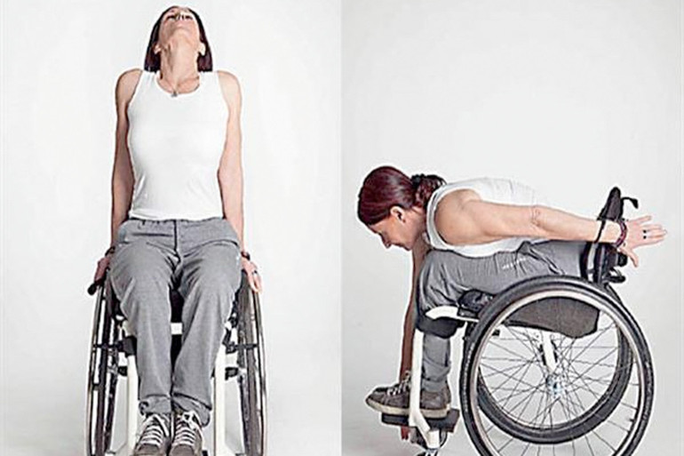 Yoga e disabilità: praticare il Saluto al sole, restando seduti Yoga e disabilità: praticare il Saluto al sole, restando seduti