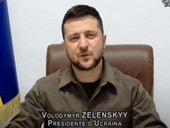 Zelensky alla Camera: “Già 117 bambini uccisi. Mariupol come Genova, ora restano solo rovine”