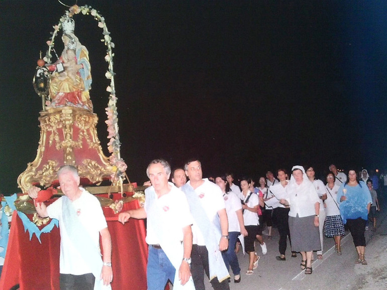 A Villa del Bosco si celebra la Madonna del Carmelo con l'arte popolare