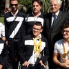 Il presidente Sergio Mattarella con alcuni atleti: al centro con le due medaglie al collo Francesco Bettella