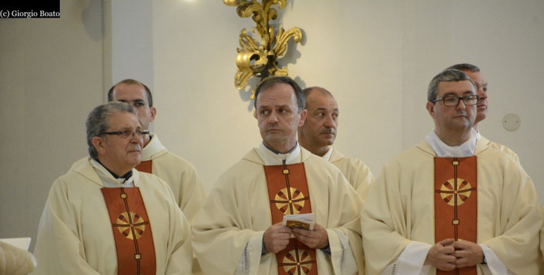don Giovanni Brusegan, don Giuliano Zatti, don Gabriele Pipinato (dietro) e don Stefano Dal Santo