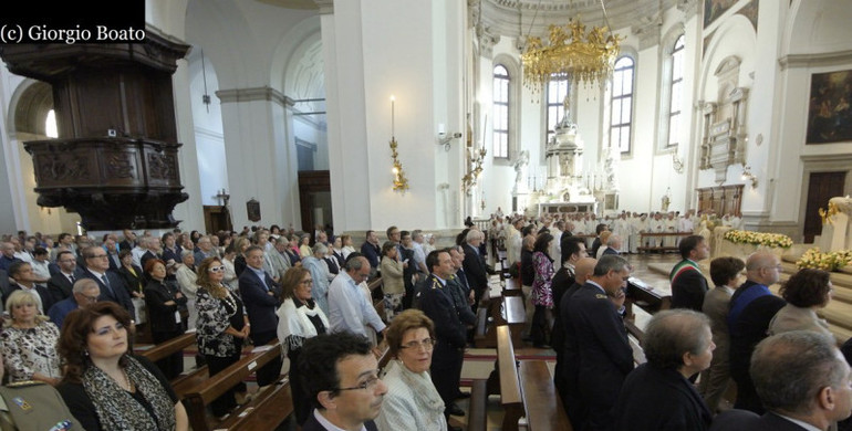 Nelle prime file le autorità, il sindaco Bitonci in fascia tricolore e il vicepresidente della provincia Fabio Bui