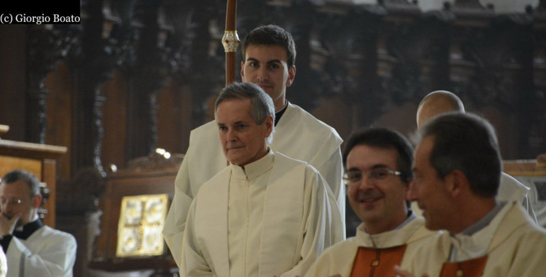 Un saluto, il vicario, l'ha rivolto anche a don Ruggero Toldo, per oltre 20 anni segretario del vescovo