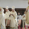 Da questo momento il vescovo Marangoni si accomoda con gli altri vescovi