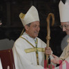 Per ricevere il pastorale dalle mani del patriarca di Venezia, presidente della conferenza episcopale del Triveneto