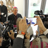 Casa Madre Teresa: le autorità sono in auditorium mentre il vescovo Claudio confida ai giornalisti le emozioni del giorno d'ingresso