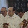 Assistono il vescovo Pajaro, l'abate Pagnoni e il vicario per i beni temporali, don Gabriele Pipinato