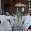 Il vescovo chiude la processione