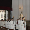 Dopo don Claudio,hanno attraversato la porta santa i fedeli della città assieme ai rappresentanti di tutte le parrocchie della diocesi.