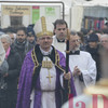 L'arrivo del vescovo Claudio in piazza Duomo