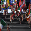 Lo spettacolo con le bandiere partecipanti a Rio 2016