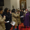 Quindi il vescovo Claudio benedice i fedeli