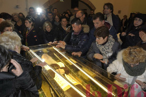 Una grande folla ha voluto far visita a San Leopoldo rientrato da San Pietro