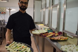 5- Le Cucine popolari hanno preparato l'aperitivo accogliendo cittadini che hanno conosciuto una preziosa realtà di Padova