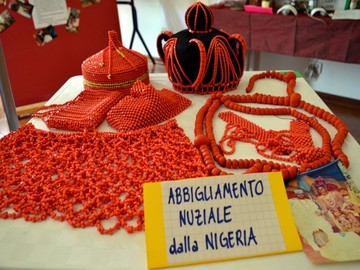 Copricapi nuziali della tradizione nigeriana 