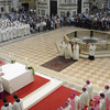 Con il saluto di mons. Roberto Busti, vescovo di Mantova, la cerimonia ha inizio
