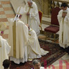 I vescovi presenti impongono le mani sul capo di don Claudio