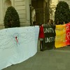 «Uniti per il Belgio. Uniti per l'Europa» è lo slogan dello striscione con i colori della bandiera belga