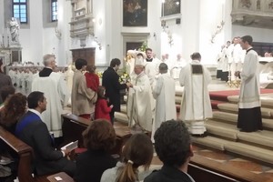 020 il vescovo Claudio riceve le offerte dei vicariati - 2