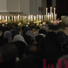 Le candele illuminano l'effige si Gregorio Barbarigo