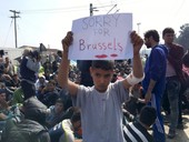 Il giovane migrante a Idomeni: «Sorry for Brussels»
