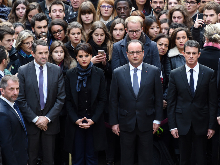 Hollande chiama la Francia alla guerra. Cita il Trattato dell’Unione e chiede il soccorso dell’Europa