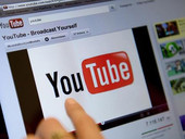 YouTube compie 10 anni, tra qualche ruga e molte contraddizioni