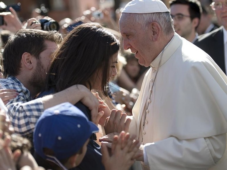 Papa Francesco ai giovani: “Rischiate e sporcatevi le mani”