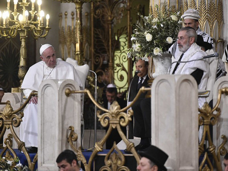 Papa Francesco alla Sinagoga di Roma: il segno di “un’era nuova”