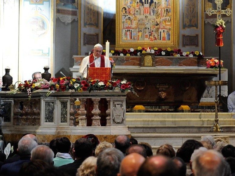 Papa Francesco: “chiudere la porta ai migranti è un suicidio. La generosità dal Sud possa contagiare un po’ il Nord”