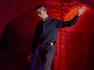 Comunicare “sparendo” perché rimanga Cristo. Essere influencer cattolici dopo le dimissioni di don Ravagnani