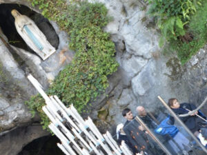 Lourdes, dove è permesso essere fragili