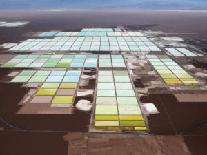 Impatto ambientale: quanto inquinano le auto elettriche? Non esiste solo il cambiamento climatico