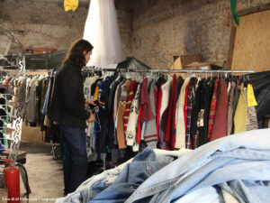 Abbigliamento vintage. Seconda mano, sì come prima scelta