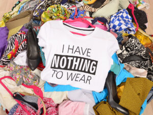 Un mondo di tessuti intrecciati. Una pausa alla moda veloce