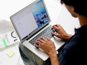 Essere nel mondo digitale senza esserci