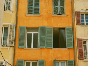 Una casa non per tutti. Il diritto ad avere un tetto