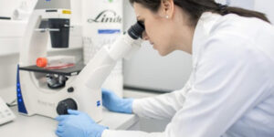 Una malattia rara, ma presente. La nuova epidemia di meningite che spaventa la Gran Bretagna