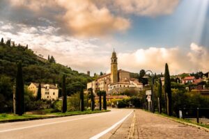 Dal Municipio al Campanile. Arquà Petrarca