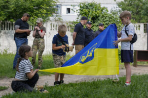 Giubileo dei giovani: mons. Fisichella, “parteciperanno giovani provenienti da 146 paesi, anche quelli in guerra”