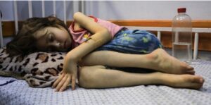 Striscia di Gaza, dove l’infanzia è sotto assedio tra fame e paura. Parla Reem Alreqeb (SOS Children’s Villages Palestine)