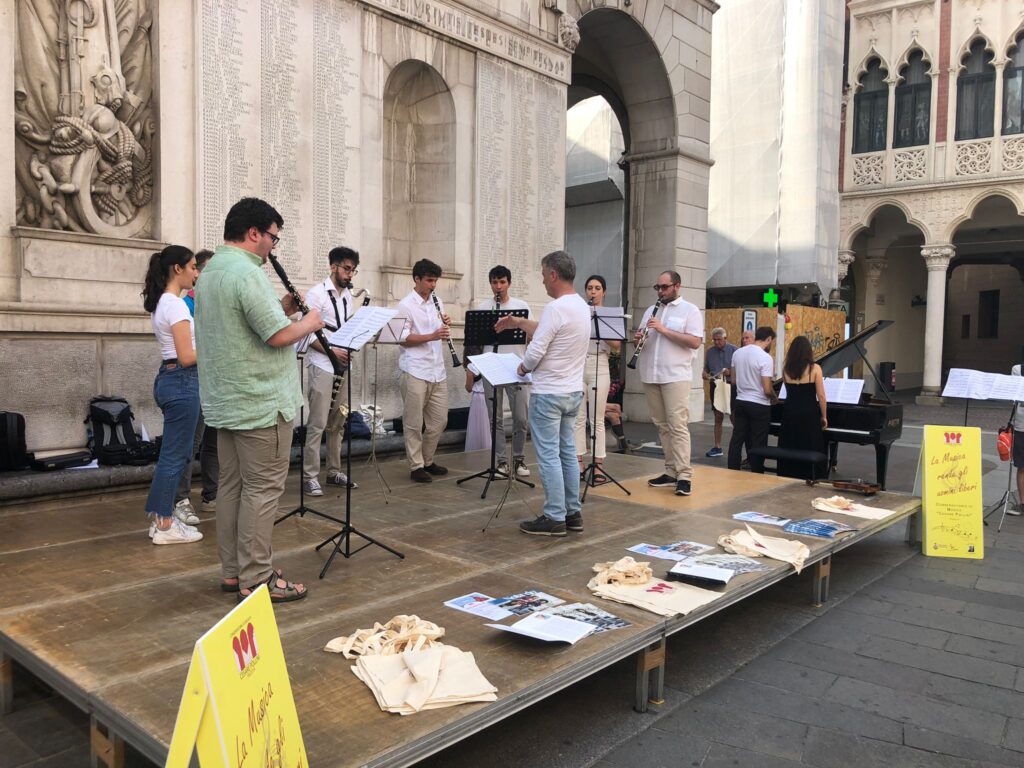 Luca Lucchetta dirige il Coro di Clarinetti del Pollini (Festa della Musica 2022)