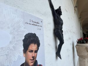 Carlo Acutis: in cammino da Bitonto a Roma. Padre Civitavecchia: “Il Vangelo è giovane”