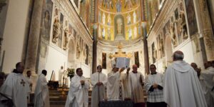 Sinodo. Mons. Marciante: “Una Chiesa che ascolta, si rinnova e cammina con la storia”