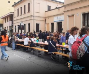 Non solo zona rossa. Un pranzo in strada per superare diffidenze e stigmi