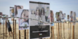 La dignità tradita delle vittime: quando il corpo è derubricato dall’umano