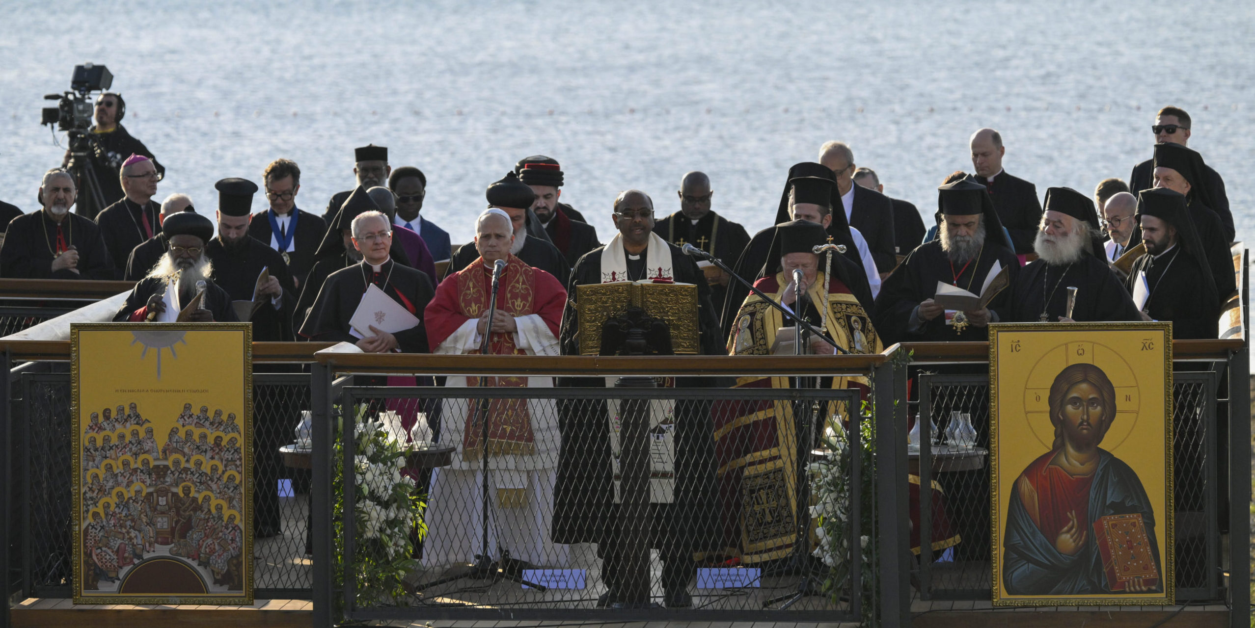 Papa in Turchia: “Religioni non giustifichino guerra e violenza”
