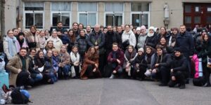 Taizé, mille ucraini a Parigi. Fr. Matthew: “La vita vince sempre, anche nel dramma della guerra”